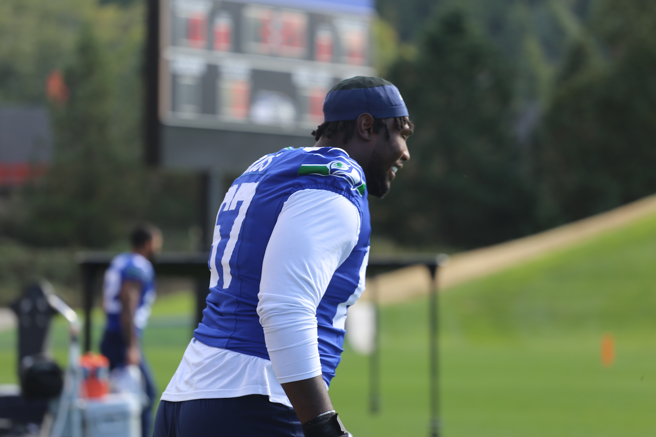 Seahawks and Charles Cross agree to four year contract extension ...